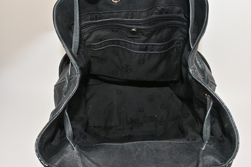 Tory Burch Fleming Quilted Black Leather Backpack - Imagen 14 de 17
