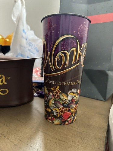 Willy Wonka Popcorn Bucket Hat, Cup, Popcorn Tin & Blanket 4pc Set Cinemark - Picture 9 of 17
