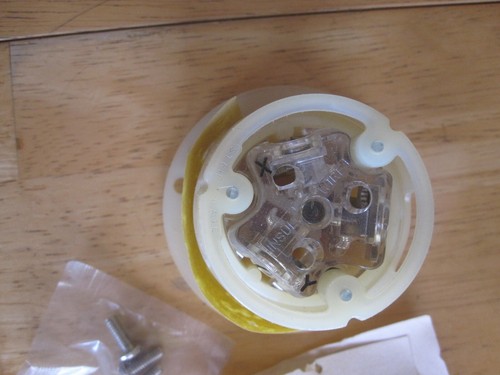 Hubbell Hbl3326c 20A Flanged Twist-Lock Receptacle 3P 3W 125/250Vac - Picture 3 of 5
