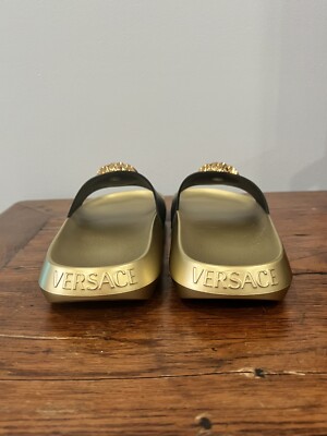 【VERSACE】Medusaレザースライド Versace Black Leather Medusa Stud Slides – BlackSkinny