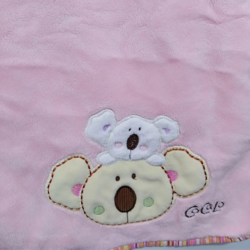 Manta Koala Bebé Cocalo Rosa 27 x 34 Guardería Suave Borde a Rayas  Foto 3 de 4