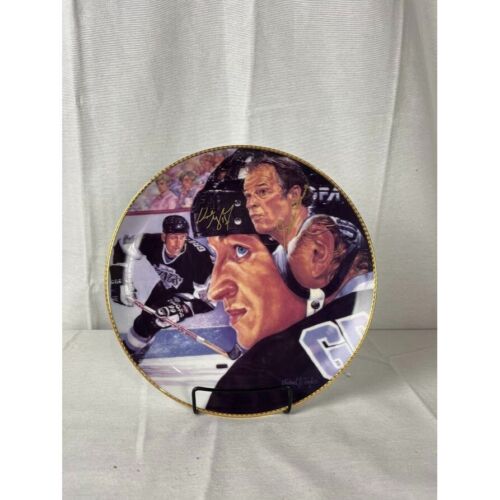 Wayne Gretzky and Gordie Howe signed/autographed L.A. Kings Plate JSA - Picture 1 of 5