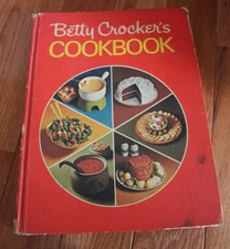 Vintage Betty Crocker "pie" cookbook  Tenth Printing 1971