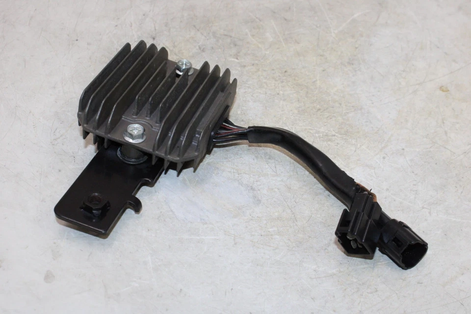 06-07 SUZUKI GSXR 600 OEM REGULADOR DE TENSÃO RETIFICADOR - Imagem 3 de 4