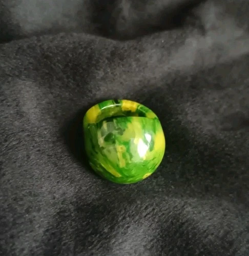 Vintage Bakelite Green Swirl Ring Size 6.5 Early Plastic Chunky