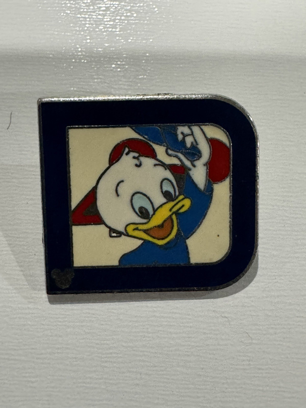 Disney  2011 Hidden Mickey Classic 'D'  for Dewey Pin Alphabet Collectible Pin