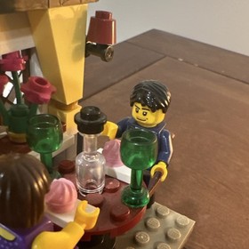 LEGO Restaurant Dining Scene with Minifigures. Valentine&rsquo;s Day proposal 40120