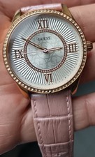 GUESS W0768L3 Montre bracelet Femme quartz analogique rose doré cadran argenté
