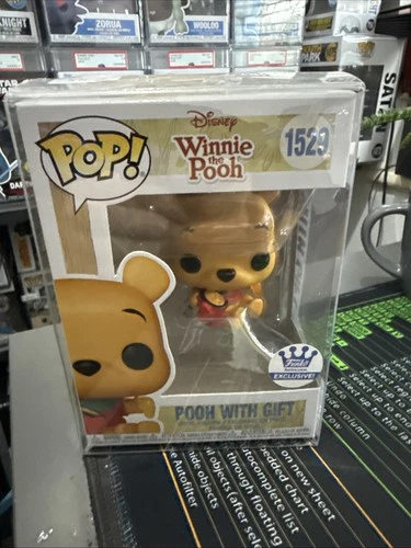 Funko Pop Pooh With Gift #1529 Funko Shop Exclusive Disney