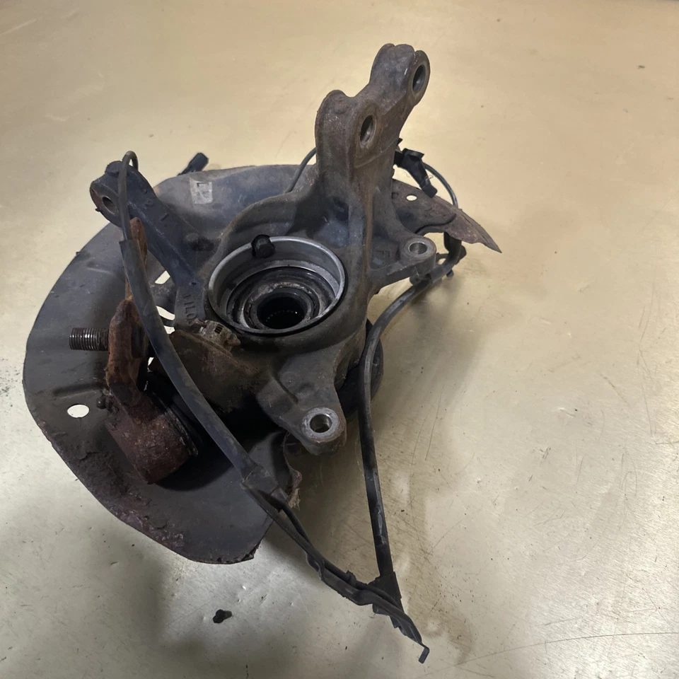 Оригинальный передний левый поворотный кулак для Toyota Sienna 2011–2014 годов выпуска - Изображение 2 из 4