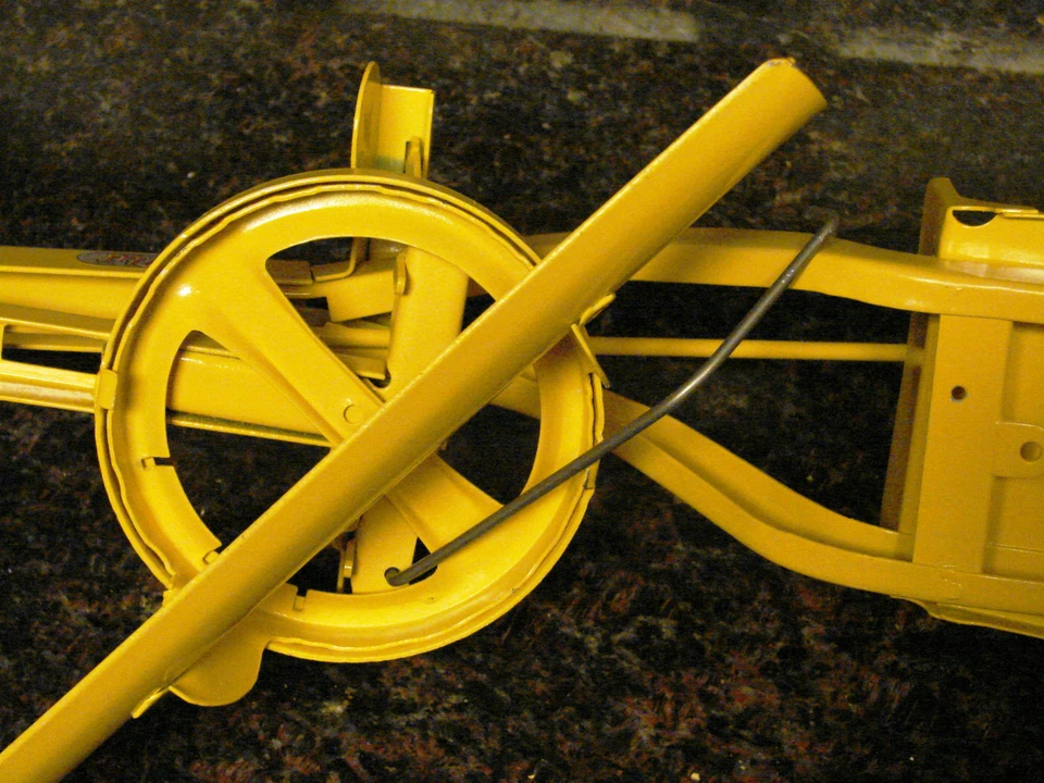 Juguetes Modelo Doepke-Adams Road Grader-#2006- Parte-(1)-Estabilizador-Acero-Escala 1:12 Foto 4 de 4