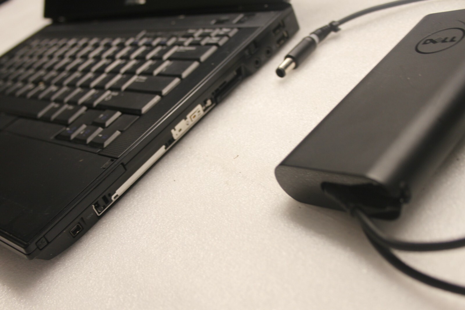 Dell Latitude Laptop E6410 - i7 2.67 GHz 4GB Ram for parts - Picture 4 of 6