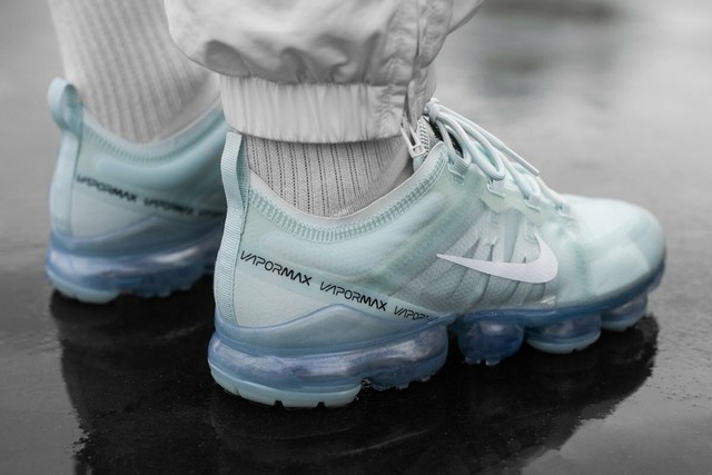 vapormax barely gray