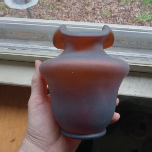 VINTAGE AMBER FROSTED HAND BLOWN ART GLASS VASE CRUDE CRIMPED ROLLED RIM SCARCE - Picture 7 of 9