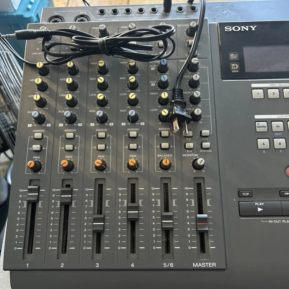 Sony MDM-X4 MkII MiniDisc MD Multi Track Recorder for parts - Image 2 of 4
