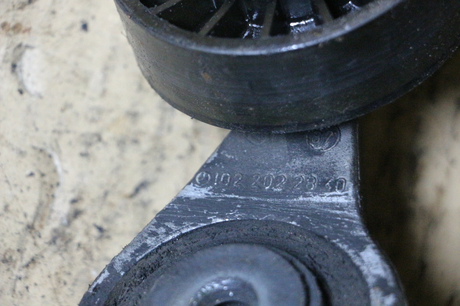 ORIGINAL Mercedes W201 W124 Keilriemen Spanner Schwingungsdämpfer 