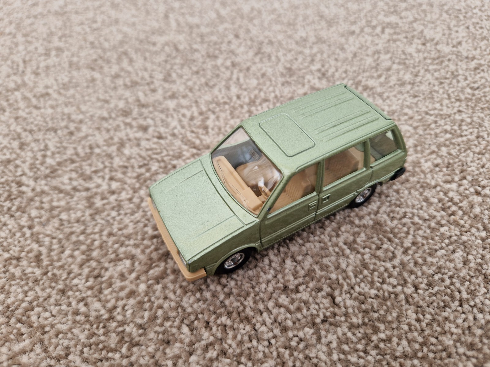 CORGI SOLIDO 1/43 CLASSIC NISSAN PRAIRIE DIECAST MODEL CAR