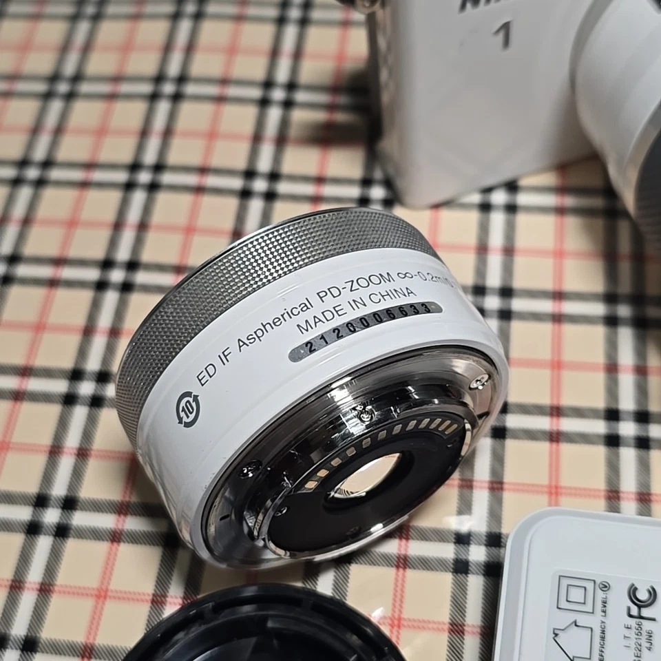 Nikon 1 J4 Camera With 2 Lens 10-30mm 30-110mm White Bundle - Image 4 of 4