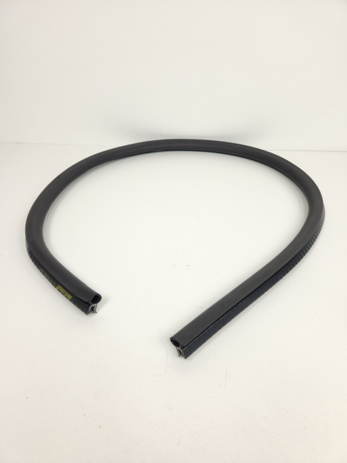 2015-2016 MCLAREN 650S SPIDER FRONT RIGHT SIDE DOOR DOOR WEATHERSTRIP STRIP SEAL