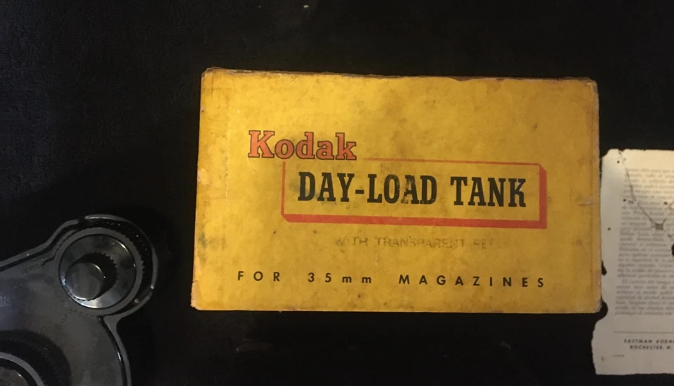 Tanque de carga diurna Kodak vintage para desarrollar películas de 35 mm en procesamiento de revistas Nuevo de Lote Antiguo Foto 2 de 4