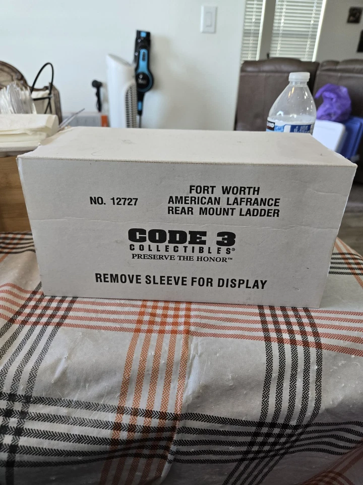 City Of Fort Worth Code 3 2001 American LaFrance 75' Aerial Ladder Fire Truck 9 - Image 2 of 4