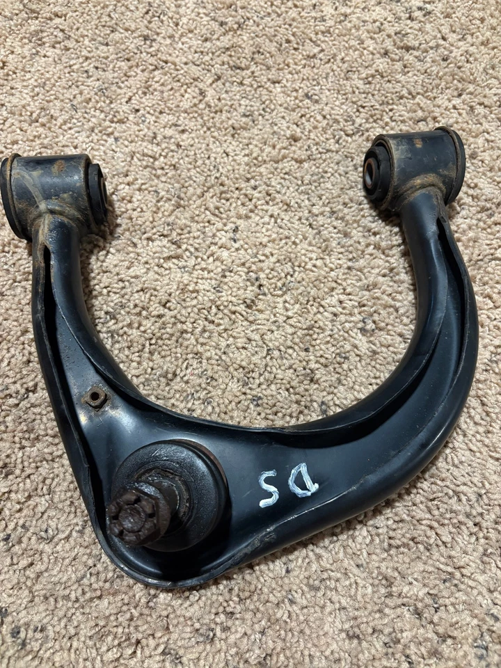 2007-2014 TOYOTA FJ CRUISER FRONT LEFT AND RIGHT UPPER CONTROL ARMS OEM - USED - Image 4 of 4