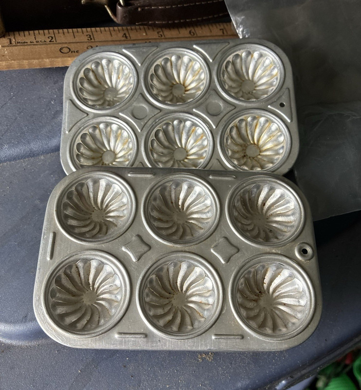 2-Piece Aluminum 6-Cup Fluted Muffin Pan Set, Silver Uncoated 450°F