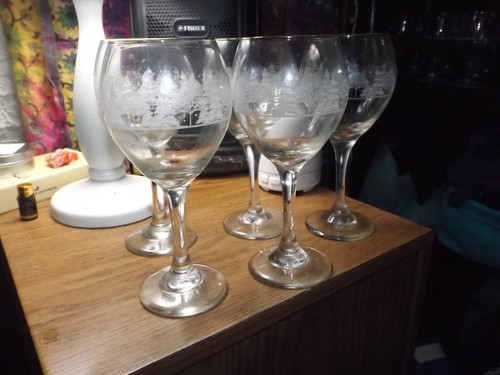Lot of 5 Libbey Arby's etched winter snow gold rimmed Holiday wine glasses