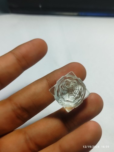 Handcrafted Clear Crystal Quartz Carved Castle - 67 Carats - Picture 3 of 11