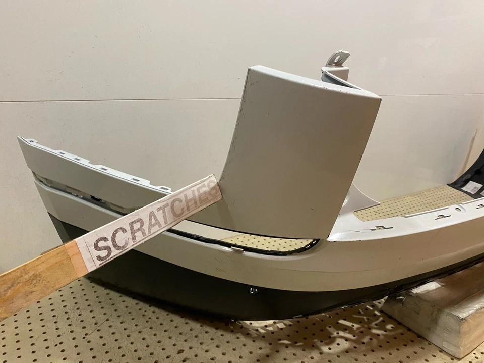 Cubierta de parachoques trasero OEM LAND ROVER RANGE ROVER VELAR 2017-2018 DE FÁBRICA Foto 3 de 4