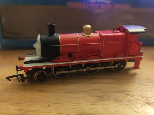 HORNBY R852 THOMAS the TANK ENGINE 2-6-0 LOKOMOTIVE 5 JAMES the RED ENGINE  - Bild 4 von 12