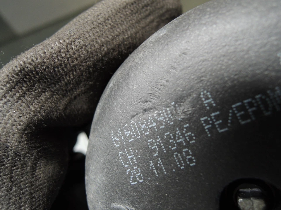 Cintura di sicurezza sinistra posteriore BMW Serie 3 M3 Coupé (E92) 4.0i 309kW anno 09 615084980A - Immagine 2 di 3