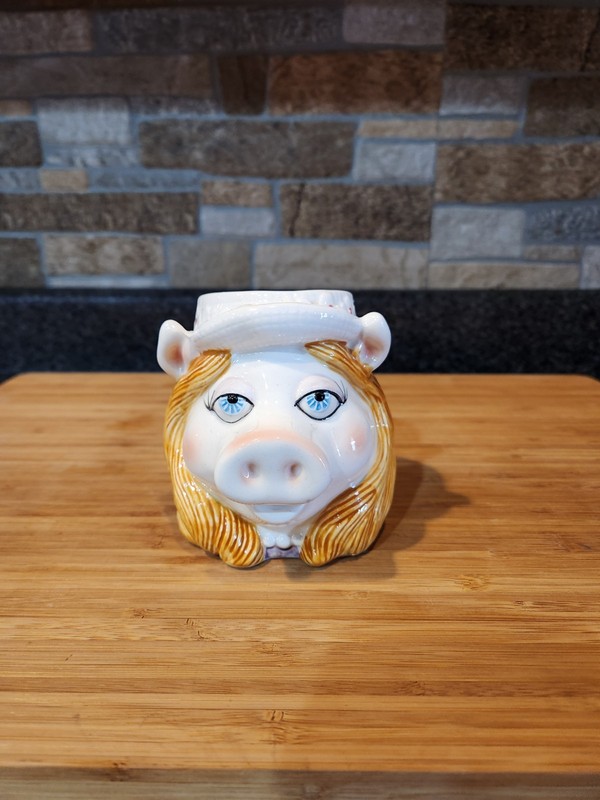 1970s Miss Piggy ceramic mug produced by Sigma the Tastesetter