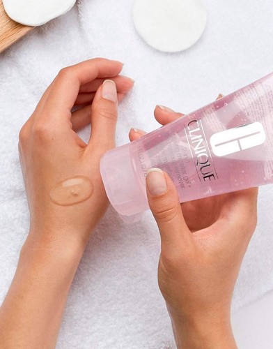 CLINIQUE 2 In 1 Cleansing Micellar Gel 150 ml - Imagen 5 de 11