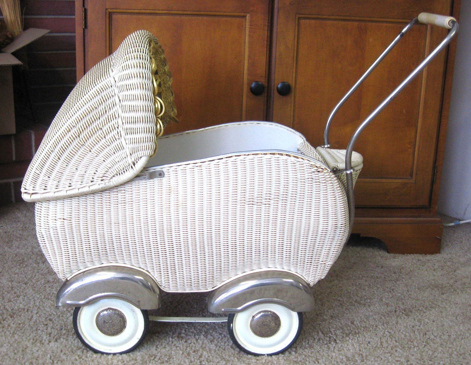 c1950 Vintage WICKER DOLL BUGGY / STROLLER with CHROME FENDERS Retro
