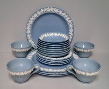 Wedgwood QUEENSWARE CREAM ON LAVENDER PLAIN 20 Piece Luncheon Set FOUR SETTINGS