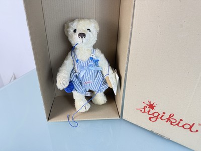 Sigikid Bear Artist Bear Teddy Bear 29cm. Excellent condition.