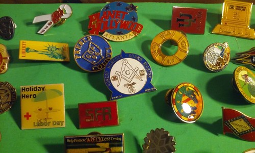 Junk Drawer Lot 180+ Vintage Lapel Hat Pins Various Type all w Clasps Unsearched - Picture 5 of 19