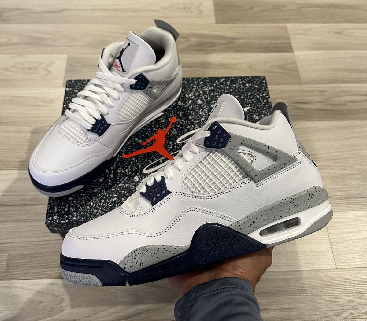 Air Jordan 4 Retro Midnight Navy - Size 9.5 - DH6927-140 Air Jordan 4 Retro Midnight Navy - Size 9.5 - DH6927-140