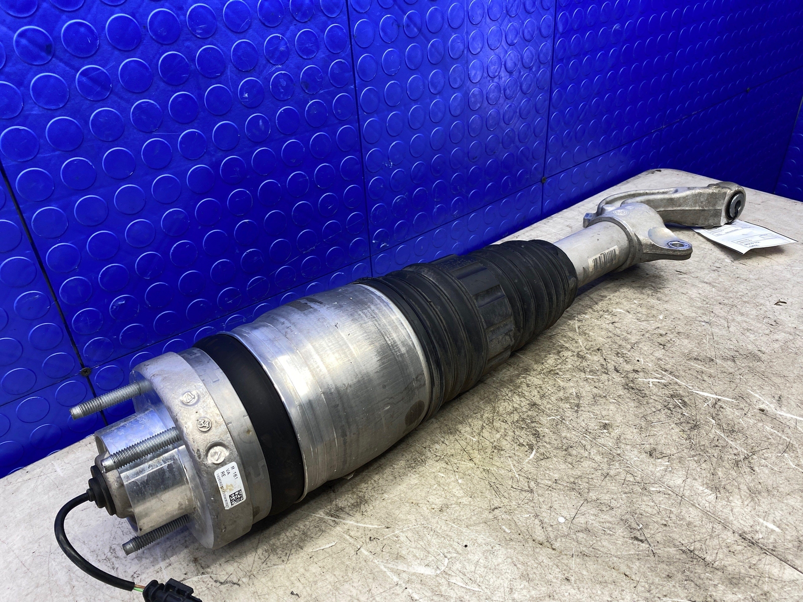 2017-2022 MASERATI LEVANTE OEM FRONT RIGHT AIR SUSPENSION STRUT SHOCK ABSORBER