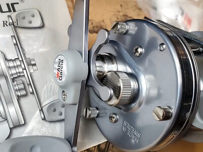 Moulinet De Pêche Abu Garcia Ambassadeur 5600AB - Argent - Anti-retour (Anti-backlash)
