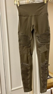 Leggings Moto Alo Yoga Vita Alta Colore Oliva Taglia S