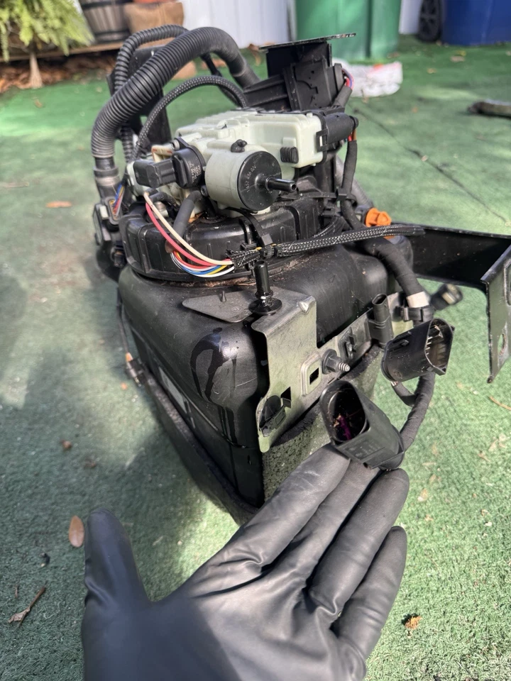 Tanque activo BMW X5 E70 M57 tanque de depósito de líquido de escape diésel Foto 4 de 4