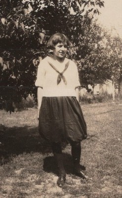 1920s Pretty Woman Portrait Sailor Collar Dress Yard Lovely Lady