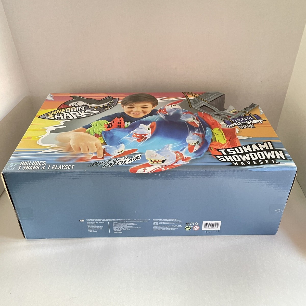Shreddin' Sharks Tsunami Showdown Playset for Collectible Stunt