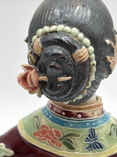 11” Chinese Porcelain Lady Petting Cat, Detailed Handmade. Missing an Earring. - Picture 13 of 19