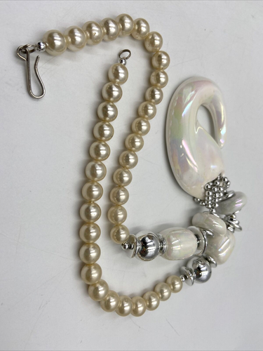 Vintage Large Ivory Faux Pearl Necklace Ceramic Charm Metal Accent 18" - 第 8/9 張圖片
