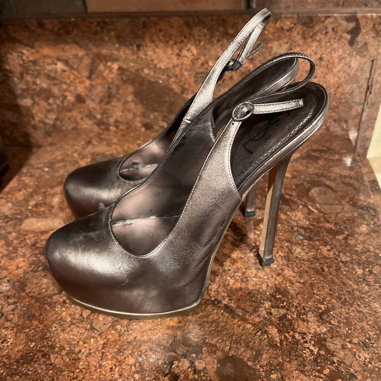 YSL Yves Saint Laurent Tribtoo décolleté in pelle tacco 38 5