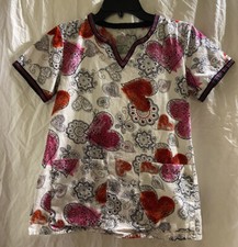 Peaches White V-neck Hearts Patterned Size XS Scrub Top Style 4436