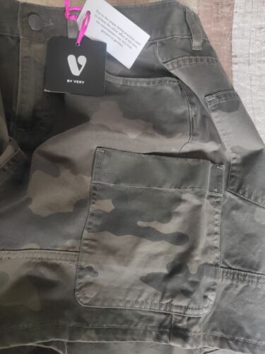 Ladie's Camo Cargo Stylish Mini Skirt UK 8 Super Dry Brand New With Tags - Picture 4 of 13